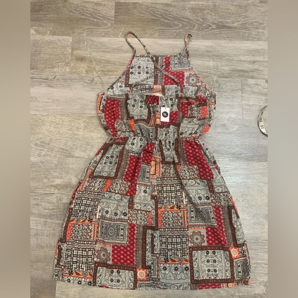 NWT Everly Multi print crisscross back dress with pockets - Picture 5 of 13